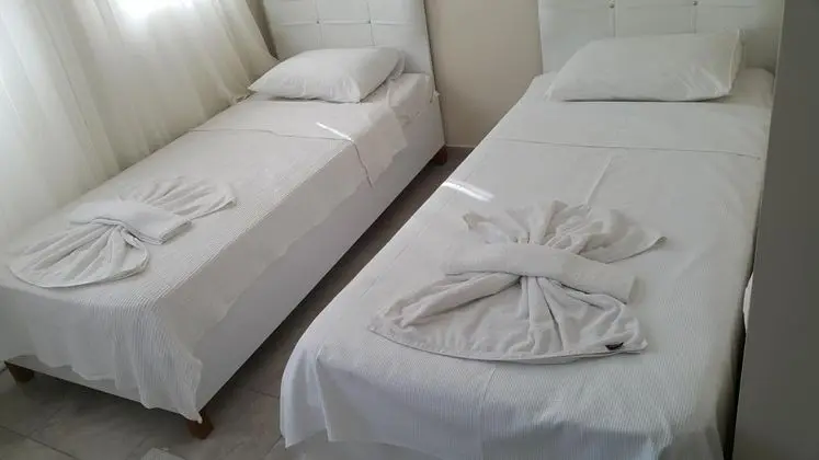 Triple, Bahçe Manzaralı