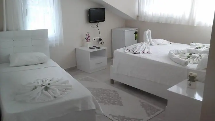 Triple, Bahçe Manzaralı