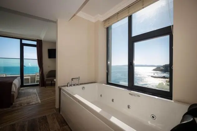 King Suite, Deniz Manzaralı, Jakuzili ve Balkonlu