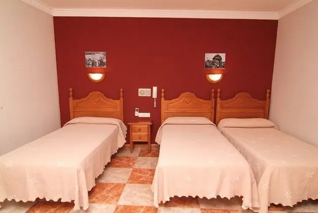 Üç Kişilik Oda