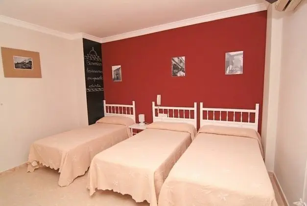 Üç Kişilik Oda