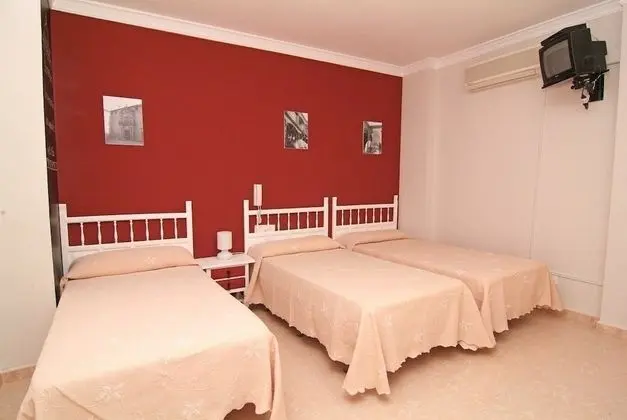 Üç Kişilik Oda