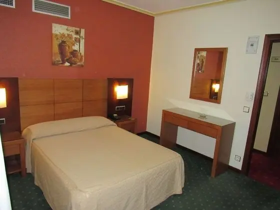 Büyük Yataklı Tek Kişilik Oda