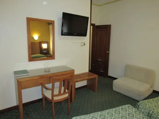 Büyük Yataklı Tek Kişilik Oda