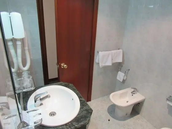 Büyük Yataklı Tek Kişilik Oda