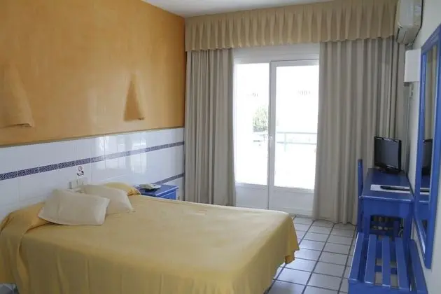 Habitación doble con vistas al mar lateralmente