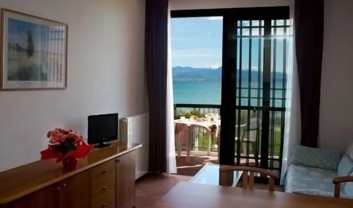 Apart Daire, 1 Yatak Odası, Göl Manzaralı