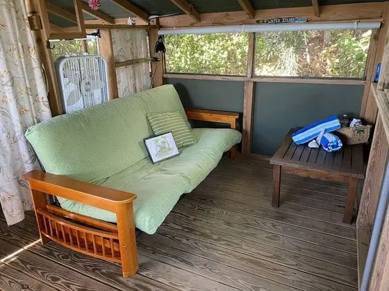Superior Tree House (1 Queen and Double Futon) With Shared Bathroom