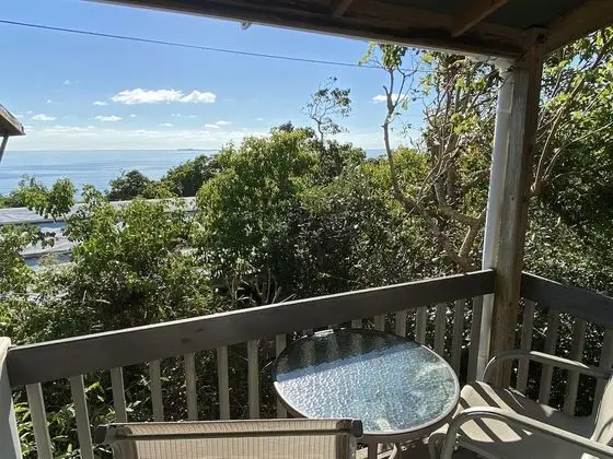 Superior Tree House (1 Queen and Double Futon) With Shared Bathroom