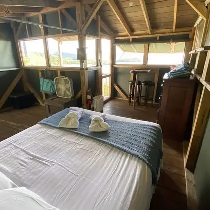 Superior Tree House (1 Queen and Double Futon) With Shared Bathroom