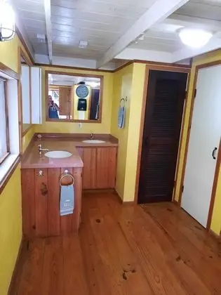 Superior Tree House (1 Queen and Double Futon) With Shared Bathroom