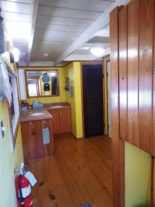 Superior Tree House (1 Queen and Double Futon) With Shared Bathroom