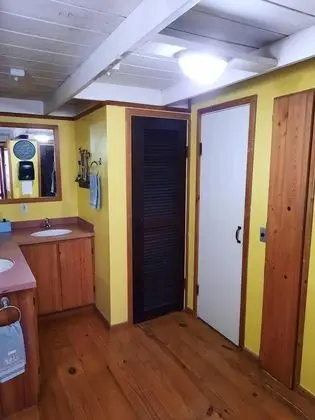 Superior Tree House (1 Queen and Double Futon) With Shared Bathroom