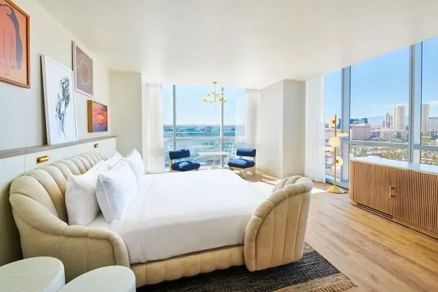 Oda, 1 En Büyük (King) Boy Yatak, Köşe (Strip View)