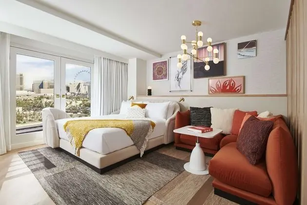 Oda, 1 En Büyük (King) Boy Yatak (Strip View)