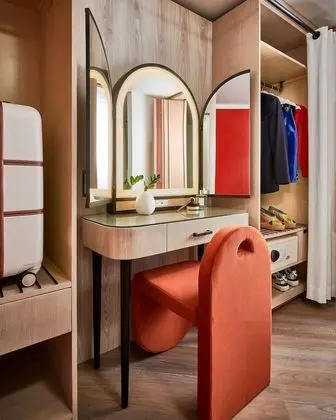 Oda, 1 En Büyük (King) Boy Yatak (Strip View)