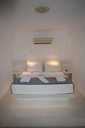 Üç Kişilik Oda