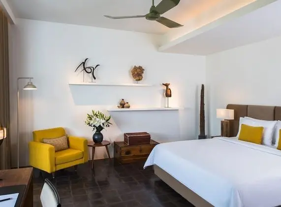 Deluxe Tek Büyük Yataklı Oda, Balkon, Havuz Manzaralı