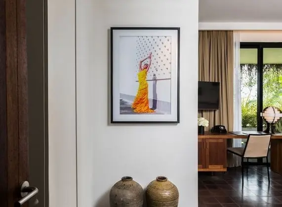 Deluxe Tek Büyük Yataklı Oda, Balkon, Havuz Manzaralı