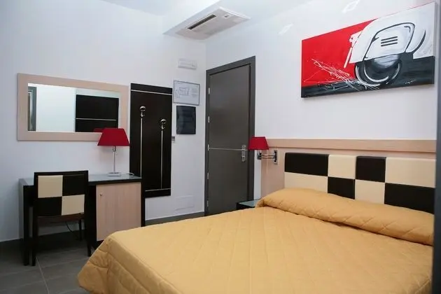 Standard Tek Büyük Yataklı Oda