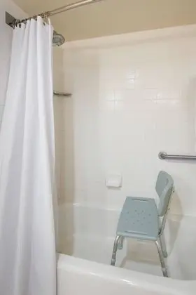 Oda, 1 En Büyük (King) Boy Yatak (Mobility Accessible, Tub)