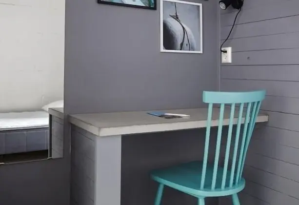 İki Ayrı Yataklı Oda, Ortak Banyo