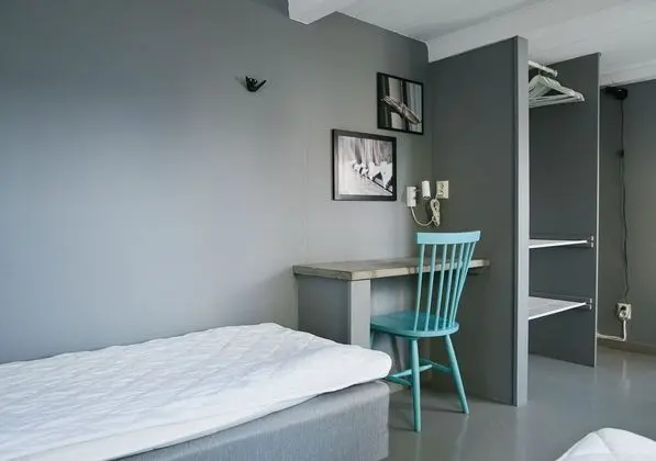 İki Ayrı Yataklı Oda, Ortak Banyo