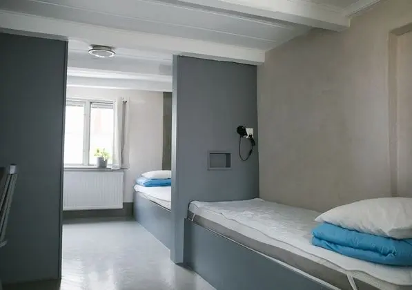 Üç Kişilik Oda, Ortak Banyo