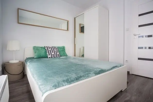 Apart Daire, 1 Çift Kişilik Yatak ve Çekyat (Kaczorowskiego 7/285)