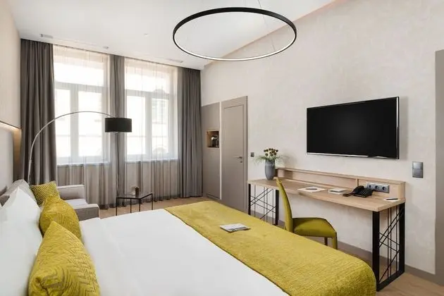 Deluxe with street view