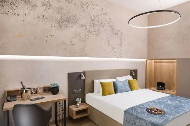 Superior room with French balcony