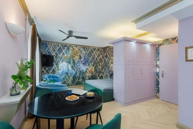 Studio Apartment Senior