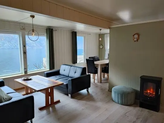 Krossen apt 1.First floor 2 bedrooms, Fjord View
