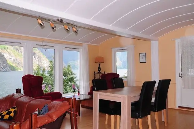 Krossen apt 1.First floor 2 bedrooms, Fjord View