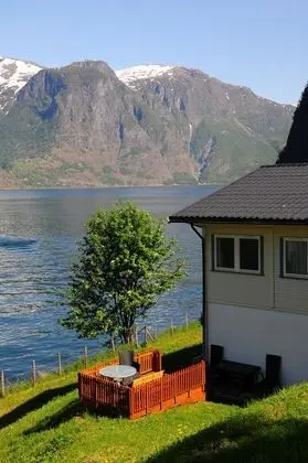 Krossen Ground floor apt, 3 bedrooms, Fjord View