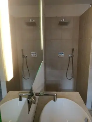 Deluxe Tek Büyük Yataklı Oda, Özel Banyo