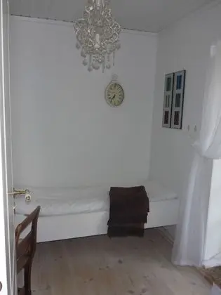 Tek Kişilik Oda, Ortak Banyo, Köşe