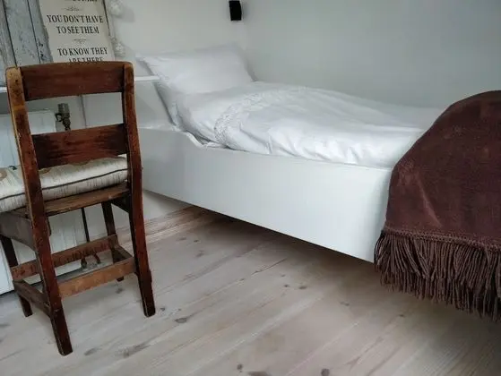Tek Kişilik Oda, Ortak Banyo, Köşe