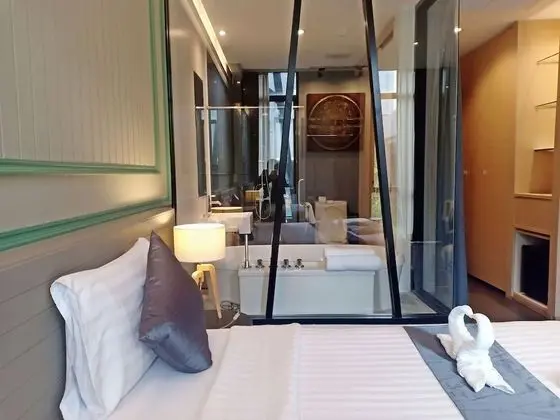 Deluxe Room (Pool View)