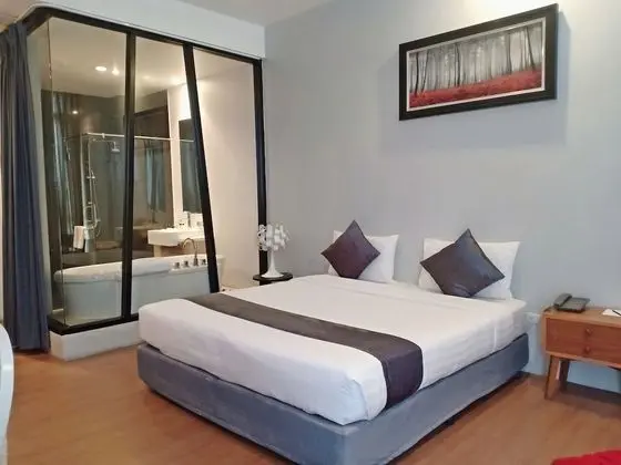 Deluxe Room (Pool View)