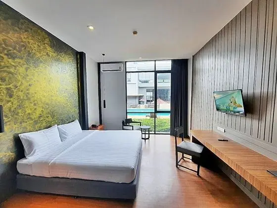 Deluxe Room (Pool View)