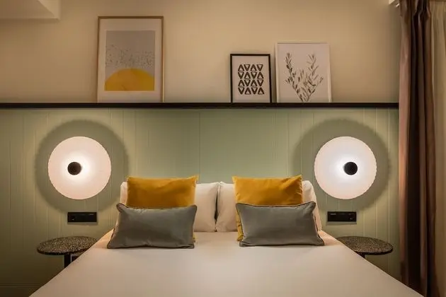 Tek Büyük Yataklı Oda (Interior)