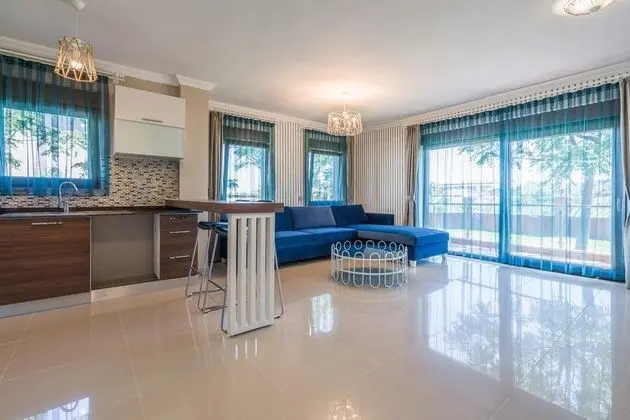 Suite, Kara veya Havuz Manzaralı
