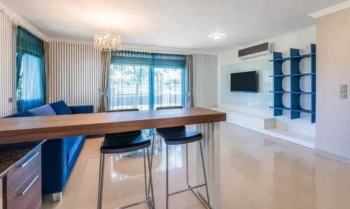 Suite, Kara veya Havuz Manzaralı