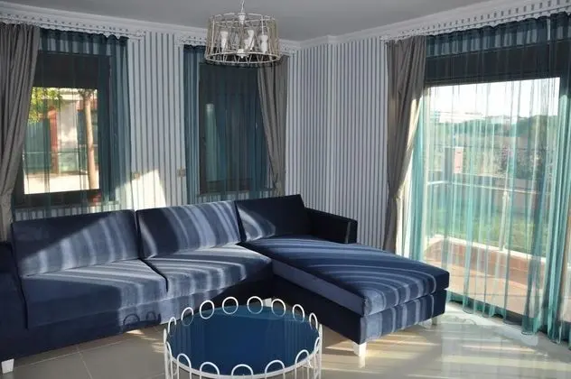 Suite, Kara veya Havuz Manzaralı