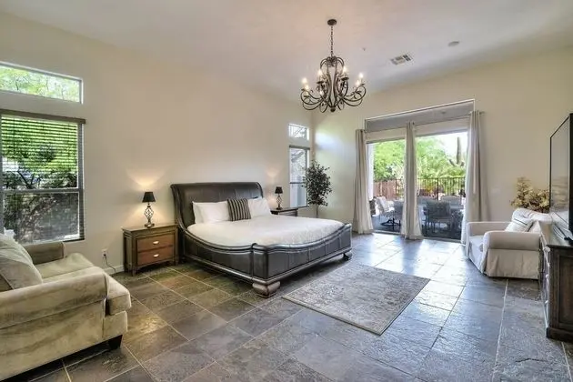 Ev (6 Bedrooms)