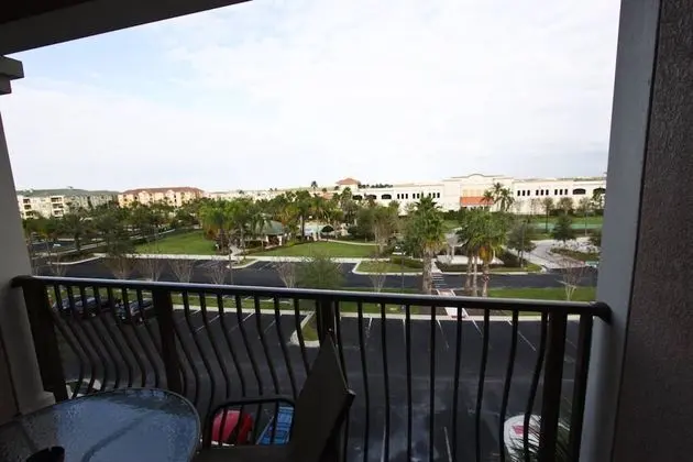 Daire (4114 Vista Cay)