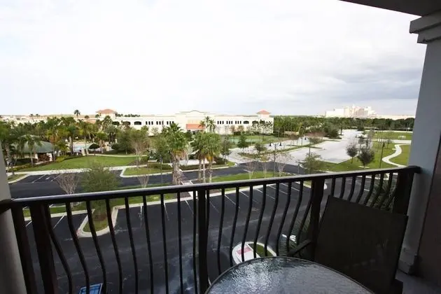 Daire (4114 Vista Cay)
