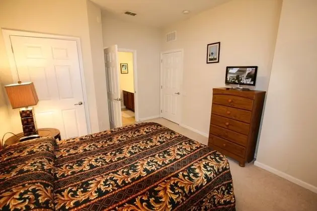 Daire (4114 Vista Cay)