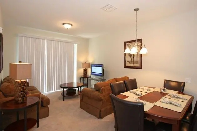 Daire (4114 Vista Cay)